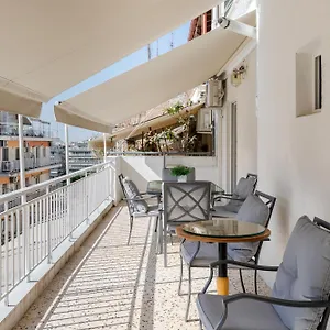 apt-stavroulas-house-city-center-penthouse.hotelschalkidiki.net/